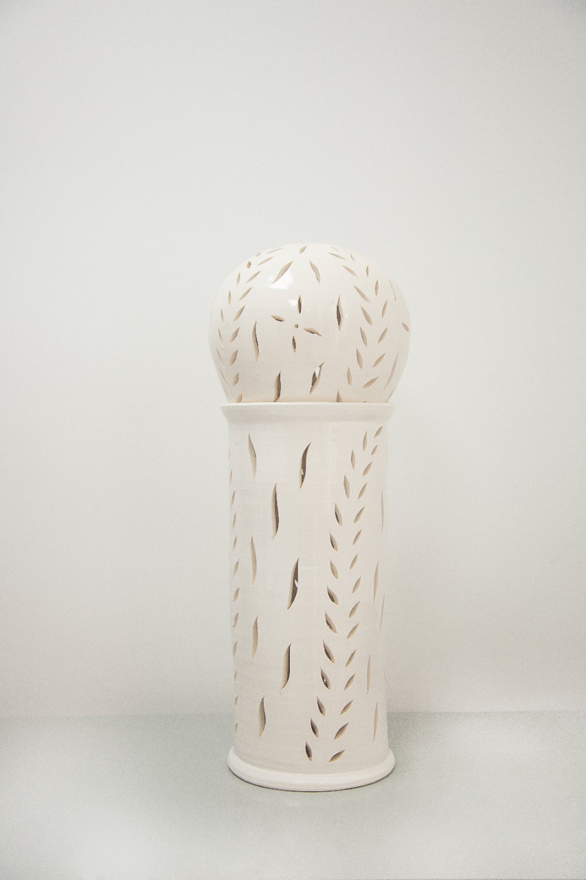 إنارة بيضاء