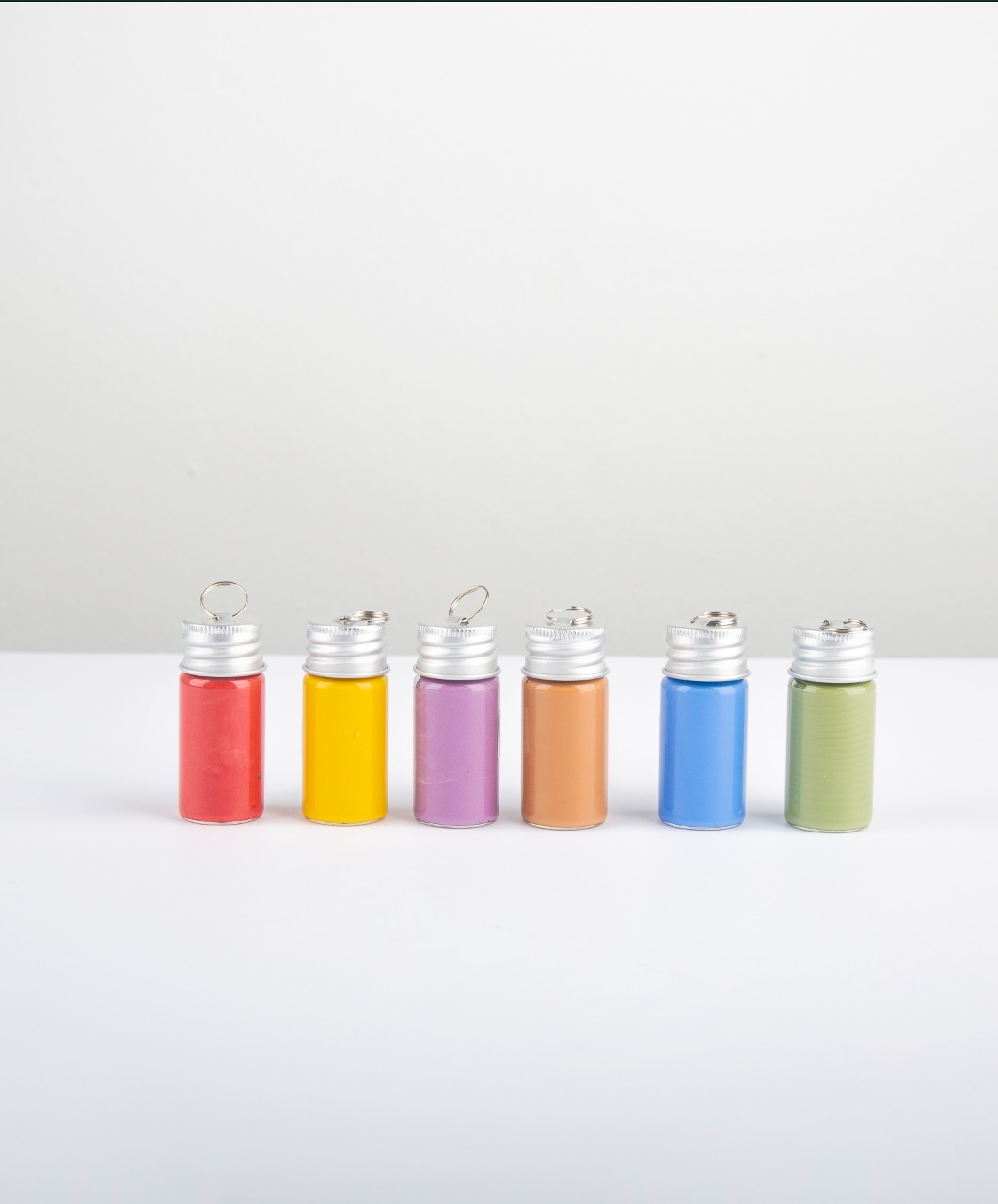 under glaze/ ألوان تحت الصبغ